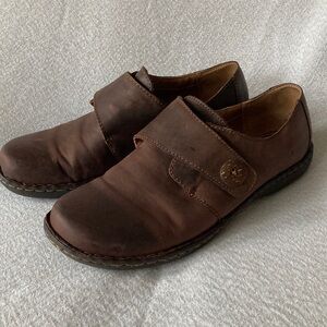 B.o.c. Brown Leather loafers Size 9.5